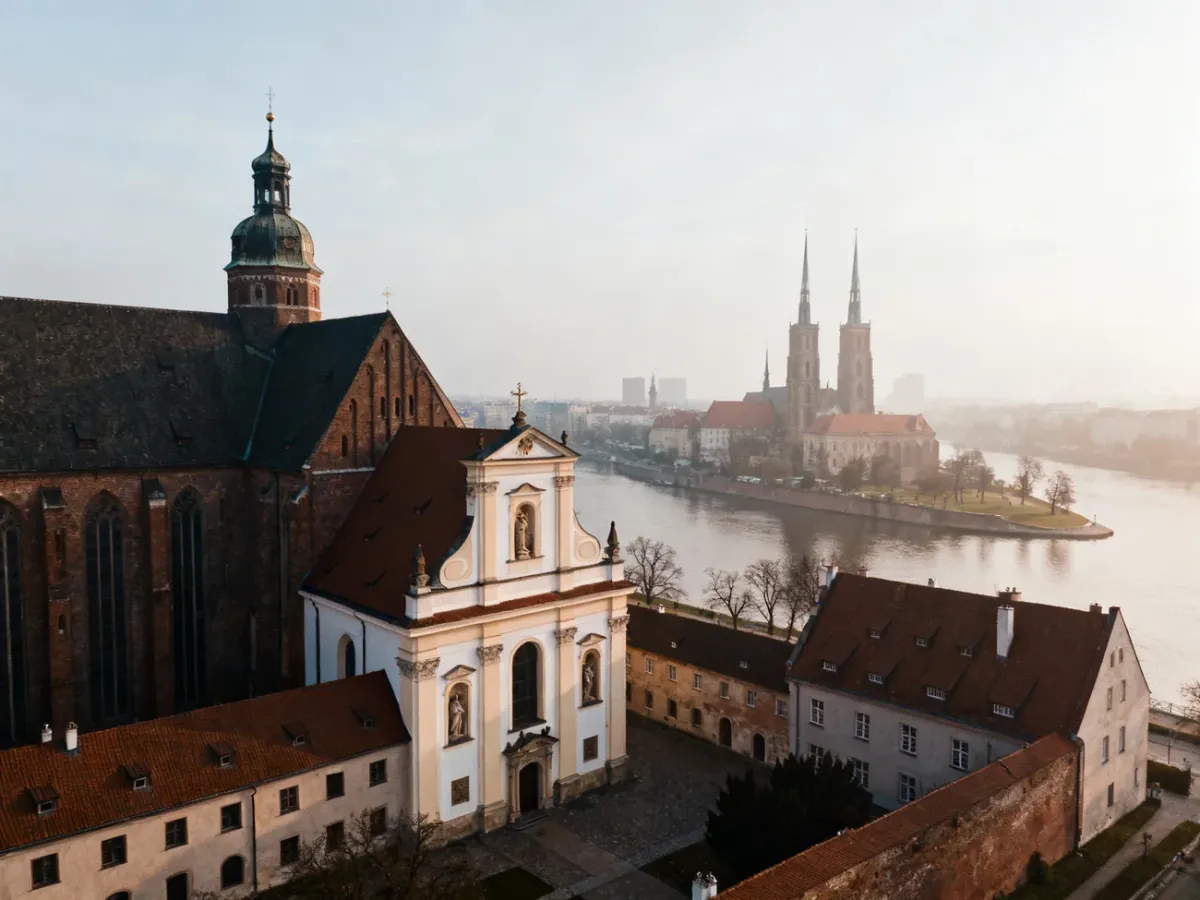 Kościół Najświętszej Marii Panny na Piasku i widok na Ostrów Tumski