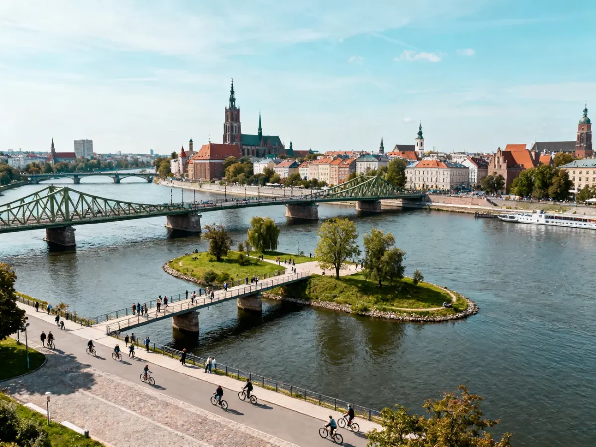 Widok na wrocławskie wyspy i mosty nad Odrą